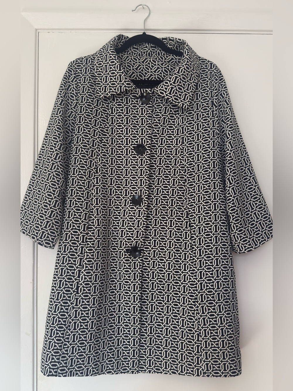 Geometric monochromatic print coat size M/L